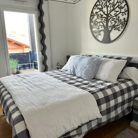Bel Avec Piscine Appartement *