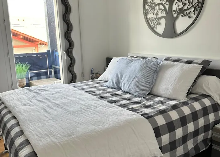 Bel Avec Piscine Appartement *
